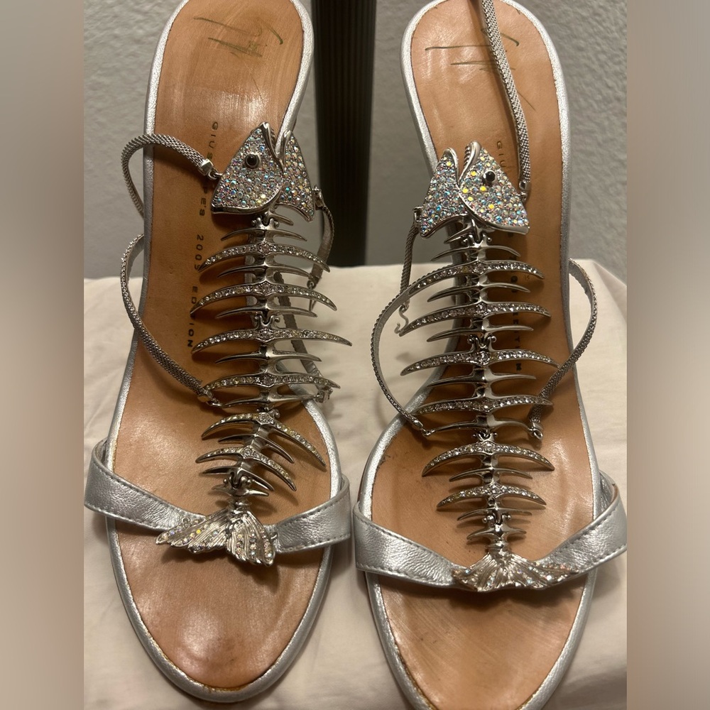 100% authentic Limited editionGiuseppe Zanotti Fish-scale, silver sandals 7.5